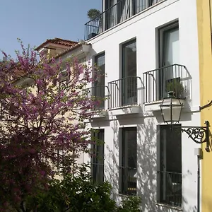 https://orange-3-house-chiado-bed-breakfast-suites.hotels-lisbon-portugal.com